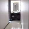 トキワ(豊島区/ラブホテル)の写真『603号室 ⑩下のフロアの廊下（左に浴室、右にトイレ）』by マーケンワン