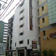 HOTEL GRASSINO URBAN RESORT（グラッシーノアーバンリゾート）新横浜(横浜市港北区/ラブホテル)の写真『昼の外観(右斜めから)』by 河童助平