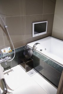 HOTEL IROHA（イロハ）(港区/ラブホテル)の写真『106号室 浴室』by マーケンワン
