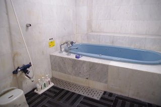 HOTEL Sun（サン）(新宿区/ラブホテル)の写真『102号室 浴室』by マーケンワン