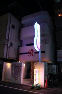 HOTEL Rochelle（ロッシェル）(大田区/ラブホテル)の写真『夜の外観２』by スラリン