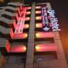Bluehotel sjuprim（ブルーホテルシュープリーム）(札幌市中央区/ラブホテル)の写真『夜の外観＆垂幕看板』by スラリン