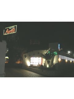 Aurorra(オーロラ)(あきる野市/ラブホテル)の写真『夜の外観』by もんが～