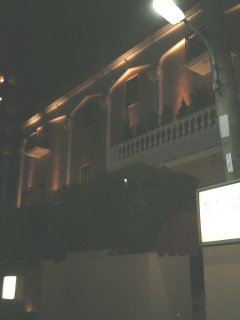 HOTEL PALACE MOMOYAMA（パレスモモヤマ）(北区/ラブホテル)の写真『夜の外観』by もんが～
