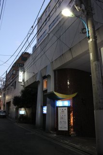 ホテル 松月(新宿区/ラブホテル)の写真『早朝の外観２』by スラリン