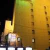 HOTEL COCO(札幌市中央区/ラブホテル)の写真『夜の外観（側面）』by スラリン