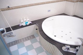 ホテル MARE（マーレ）(品川区/ラブホテル)の写真『207号室 浴室』by マーケンワン