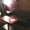 WILL URBAN（ウィルアーバン）八王子(八王子市/ラブホテル)の写真『405号室、テーブルとソファー』by もんが～
