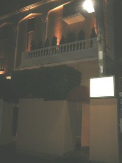 HOTEL PALACE MOMOYAMA（パレスモモヤマ）(北区/ラブホテル)の写真『夜の入り口』by もんが～