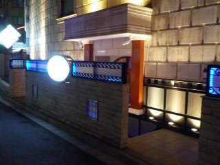 HOTEL STATION 迎賓館(台東区/ラブホテル)の写真『夜の入口』by スラリン