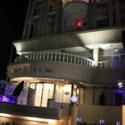 HOTEL Rio（リオ）(札幌市中央区/ラブホテル)の写真『夜の外観２』by スラリン