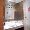 HOTEL Kocona（ココナ）(豊島区/ラブホテル)の写真『406号室 洗面台（左にトイレ、右に浴室入口）』by マーケンワン