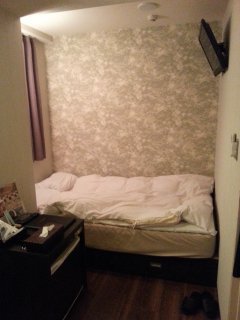 HOTEL PEACE & MINT(品川区/ラブホテル)の写真『205号室のベッド』by 毎日がエブリデイ