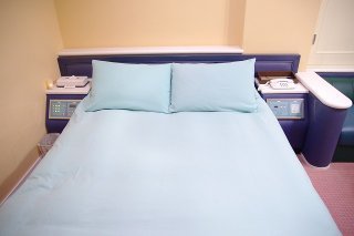 ホテル サラサ(横浜市西区/ラブホテル)の写真『319号室 ベッド』by マーケンワン