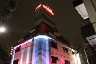 レジェンド(江戸川区/ラブホテル)の写真『夜の外観２』by スラリン
