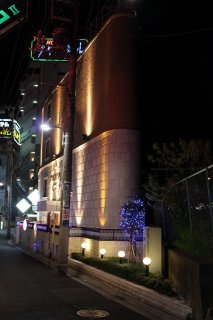 HOTEL STATION 迎賓館(台東区/ラブホテル)の写真『夜の外観１』by スラリン
