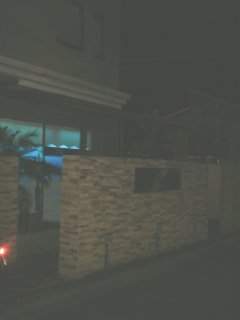 Re･stay（レステイ）府中(府中市/ラブホテル)の写真『夜の入り口（脇道側）』by もんが～