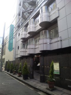 ホテル サラサ(横浜市西区/ラブホテル)の写真『昼間の外観』by 郷ひろし（運営スタッフ）