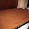 HOTEL 絆（きずな）(台東区/ラブホテル)の写真『301号室ベッド ダブルベッドのカバーは少々古いです』by nognog