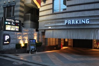 ホテル 晏-an-(アン)(新宿区/ラブホテル)の写真『駐車場入口』by スラリン