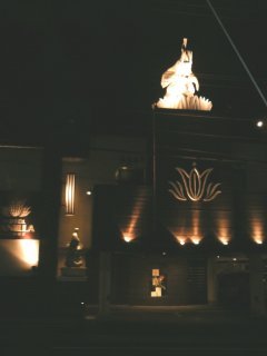 バニラリゾート東村山(東村山市/ラブホテル)の写真『夜の外観』by もんが～