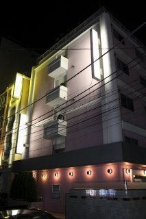 ホテル MARE（マーレ）(品川区/ラブホテル)の写真『夜の外観２』by スラリン