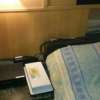 IMAGE２(立川市/ラブホテル)の写真『３０６号室 ベッドサイドテーブル 電話・サイドボード』by ハンプティ・ダンプティ