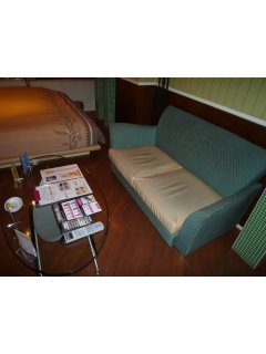 グランドカリビアンリゾートホテル(所沢市/ラブホテル)の写真『208号室ソファー』by スラリン