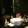 HOTEL ザ・ウエスト(八王子市/ラブホテル)の写真『206号室  洗面 アメニティ一式、左側にはカーラードライヤーもあり』by ハンプティ・ダンプティ