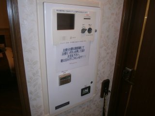 HOTEL KARIN(台東区/ラブホテル)の写真『203号室 自動支払機』by ほーほけきょ