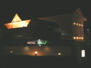 GOLF大和(大和市/ラブホテル)の写真『夜の外観』by もんが～