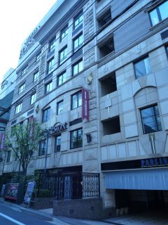 ホテル FORSION(フォーション)(新宿区/ラブホテル)の写真『昼の外観』by スラリン