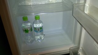 トキワ WEST（ニュートキワ）(豊島区/ラブホテル)の写真『２０１号室 冷蔵庫中にはいろはす、プレーンと炭酸一本ずつ』by ハンプティ・ダンプティ