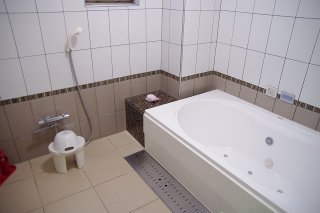 HOTEL MALTA（マルタ）(新宿区/ラブホテル)の写真『403号室 浴室』by マーケンワン