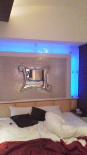 DESIGN HOTEL NOX(ノクス)(品川区/ラブホテル)の写真『401号室ベッド』by ささきせいじ