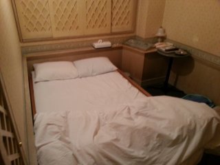 サザンクロス(新宿区/ラブホテル)の写真『306号室 ベッド』by 春風拳