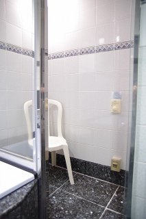 ホテル サラサ(横浜市西区/ラブホテル)の写真『319号室 浴室内、スチームサウナルーム』by マーケンワン