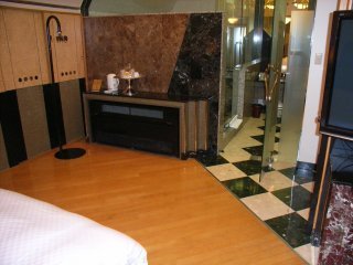 ラモード新宿(新宿区/ラブホテル)の写真『703号室 浴室・洗面方面』by ホテルレポったー