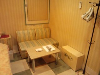 ホテル ロダン(渋谷区/ラブホテル)の写真『302のソファー』by まさおじさん