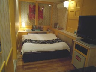 ホテル リヴィエラ相模原(相模原市/ラブホテル)の写真『310号室、ベッド』by もんが～