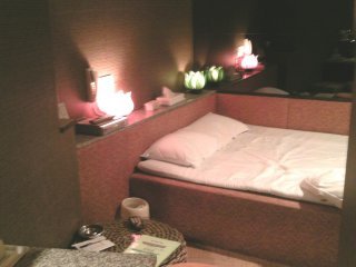 HOTEL LAGUNA INN（ラグナイン）(八王子市/ラブホテル)の写真『304号室、ベッド』by もんが～