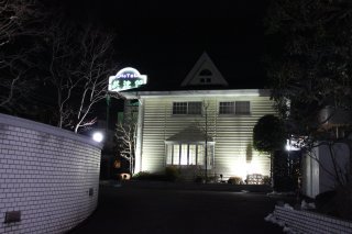 美津留(青梅市/ラブホテル)の写真『夜の外観３』by スラリン