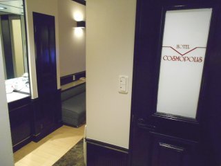 コスモポリス(川越市/ラブホテル)の写真『223号室（部屋入り口付近）』by もんが～