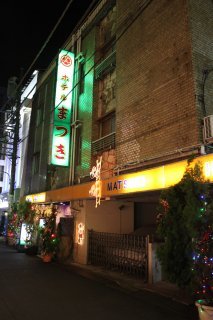 閉店？したホテル(ID:16620)(新宿区/ラブホテル)の写真『夜の外観２』by スラリン