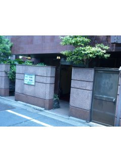 HOTEL BON（ボン）(新宿区/ラブホテル)の写真『昼の入口』by スラリン