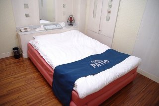 パティオ(文京区/ラブホテル)の写真『302号室 ベッド』by マーケンワン