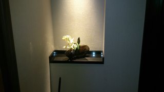 HOTEL AILU(アイル)(豊島区/ラブホテル)の写真『506号室 ドアインテリア』by ハンプティ・ダンプティ