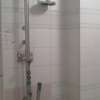 キャトルセゾン(所沢市/ラブホテル)の写真『204号室、シャワーヘッドはマイクみたいな形の初めて見るタイプの変なやつでした。』by もんが～