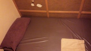 プチホテルコスモス(荒川区/ラブホテル)の写真『201号室。ベッド』by 偏頭痛 持ち男