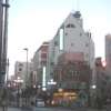 HOTEL LAGUNA INN（ラグナイン）(八王子市/ラブホテル)の写真『朝の外観（中央の白い建物）』by もんが～